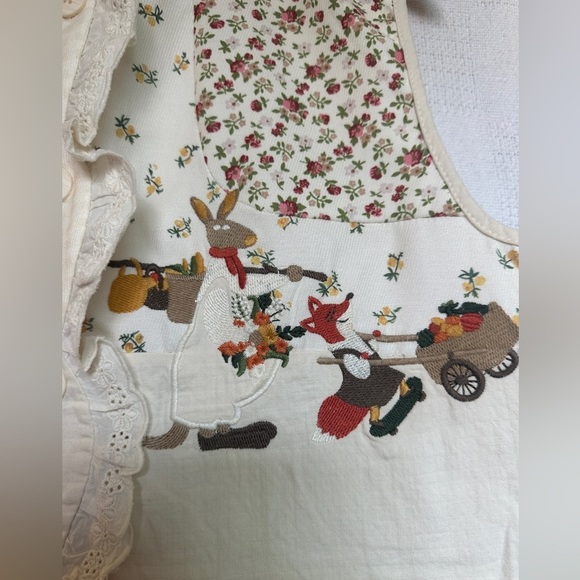 Floral Patchwork Vest with Embroidery - Picture 6 of 10